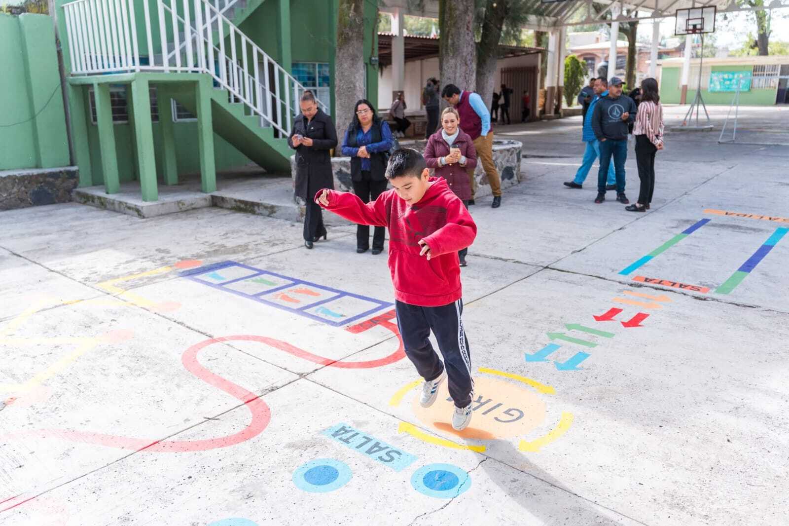 Autoridades de Tepeji entregaron el Patio Didáctico en la primaria Javier Rojo Gómez