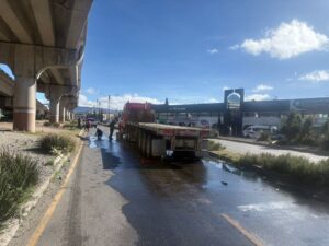 Pesada unidad derramó diesel 