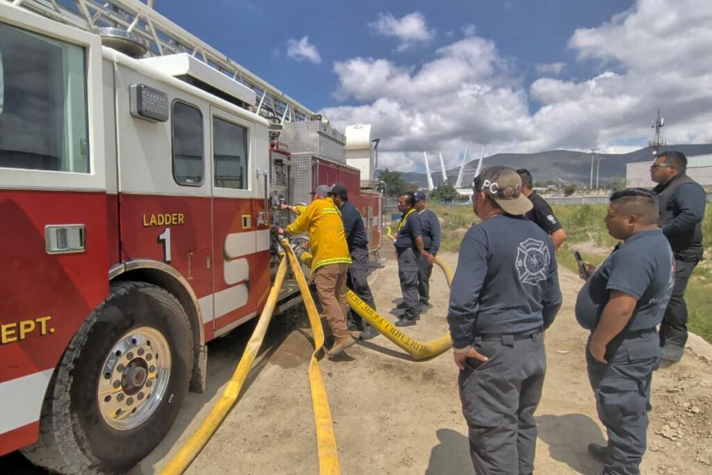 Bomberos platican sus historias sobre trabajar en zonas conflictivas: 