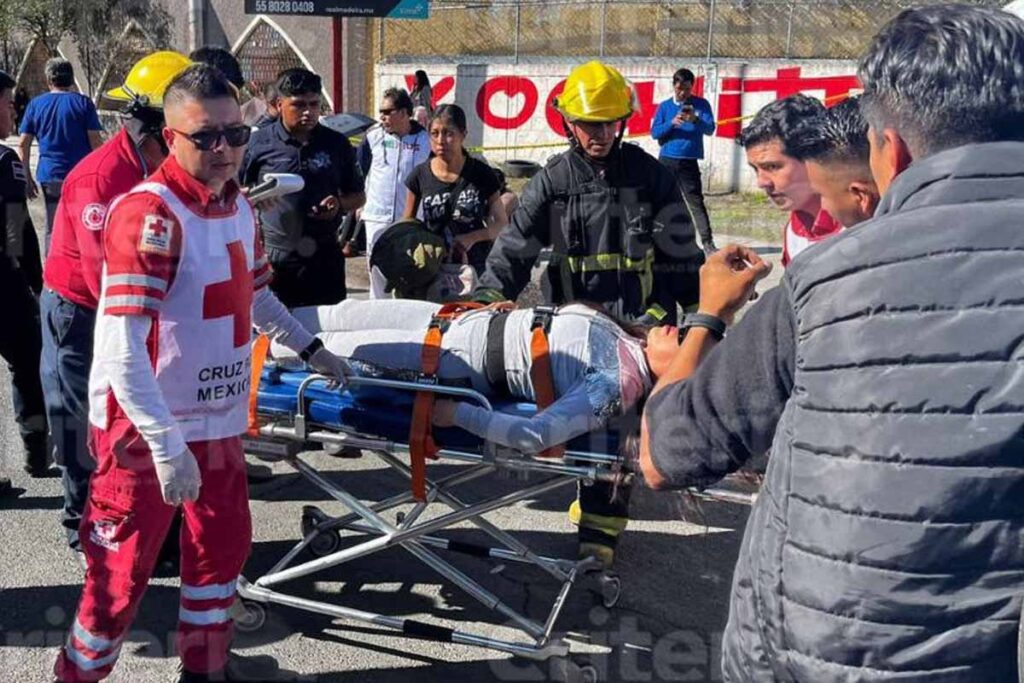 Israel presentó daños en el hombro, brazo, así como en las dos manos, debido a que le cayeron residuos del parabrisas
