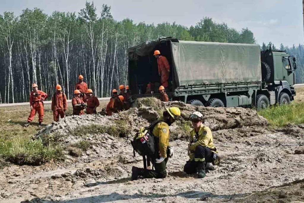 Moisés combatía incendios forestales en los bosques de Hidalgo; ahora lo hace en Canadá