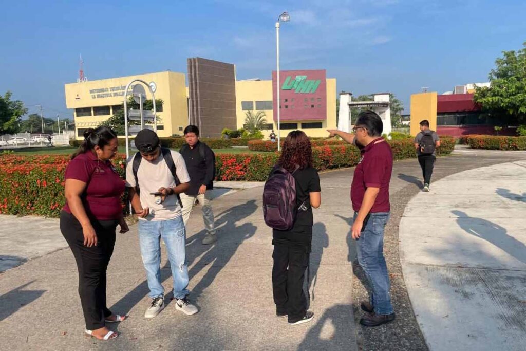 Padre de familia pagó 2 mil pesos por la inscripción de su hijo a la Universidad Tecnológica de la Huasteca Hidalguense (UTHH)