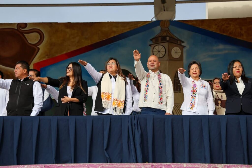 Tlahuelilpan celebra los 215 años de la Independencia de México con desfile cívico