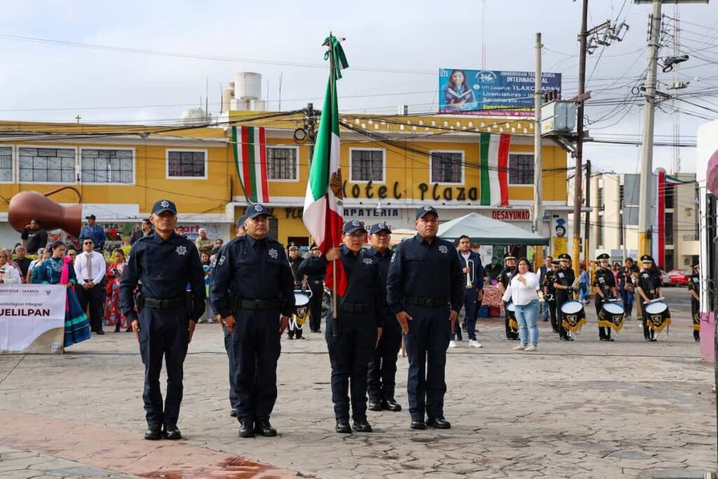 Tlahuelilpan celebra los 215 años de la Independencia de México con desfile cívico