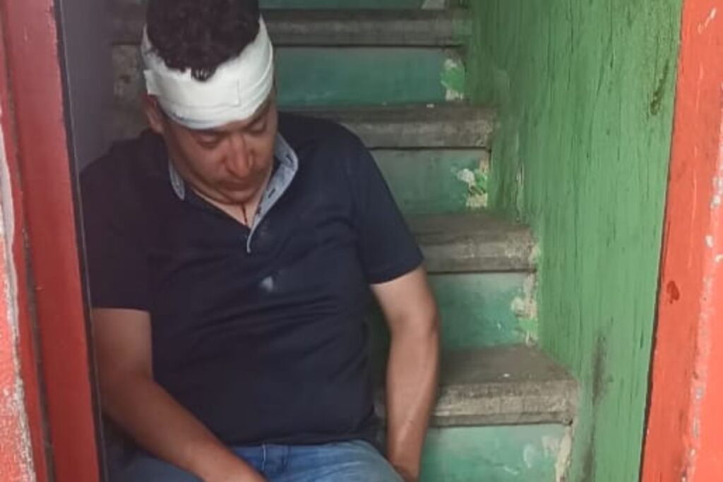 Iba en combi de Huejutla, pero se soltó y se cayó; al parecer estaba ebrio, afirman