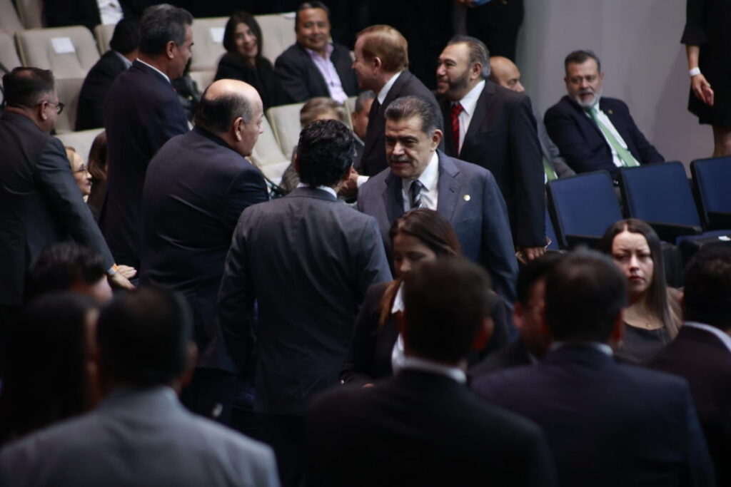 Julio Menchaca entrega su informe al Congreso de Hidalgo; estas acciones destacó