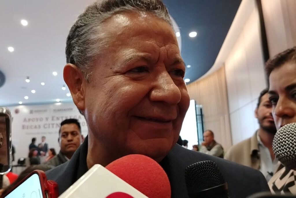 ¿Qué dijo Julio Menchaca sobre la iniciativa que impediría a docentes 