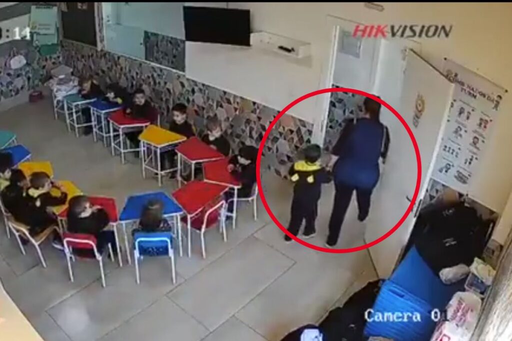 Maestra de Brasil agrede a alumno con libros; ahora enfrenta un proceso legal