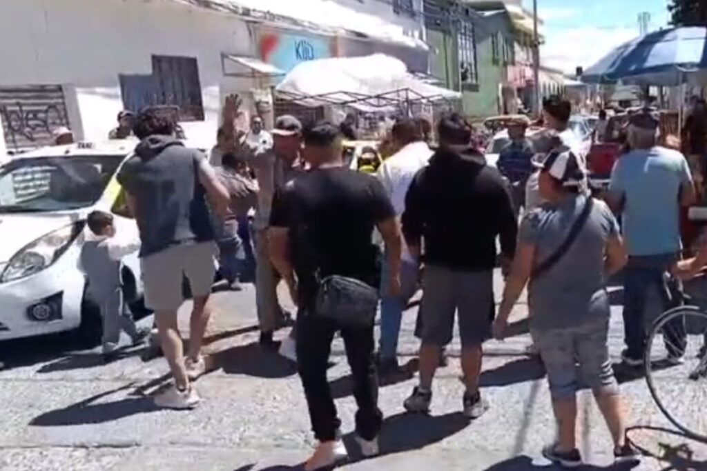 Reportan en Pachuca una riña dentro del tianguis de San Cayetano; ¿hubo detenidos?