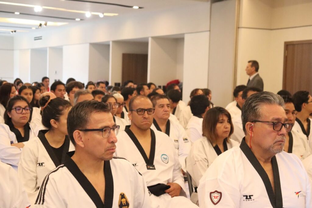 Instructores de taekwondo se reúnen en Pachuca como parte de su proceso de actualización