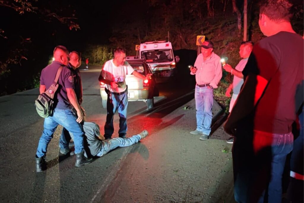Choque en la México-Tampico entre un auto compacto y una camioneta; esto pasó
