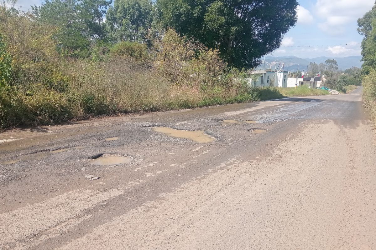 Las vías de comunicación no han sido bacheadas por las autoridades municipales | Foto: Martha Sáenz