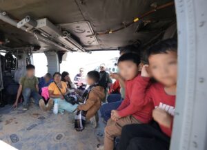 Personal médico y de seguridad asiste a los pacientes en los albergues de la Zona Metropolitana de Pachuca