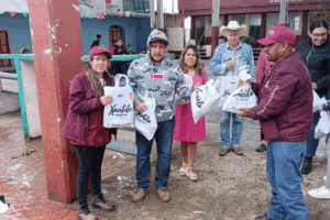 En Zacualtipán y Tianguistengo se entregaron kits con azúcar y cacao para mantener viva la tradición del Xantolo