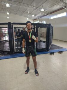 El hidalguense Fernando Lozano, símbolo del esfuerzo y la disciplina en las artes marciales mixtas.