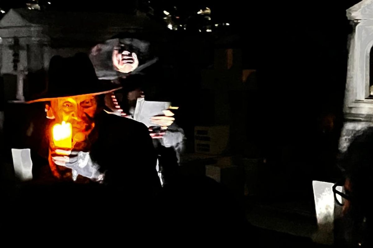 Se trata de un recorrido nocturno en el Panteón Municipal