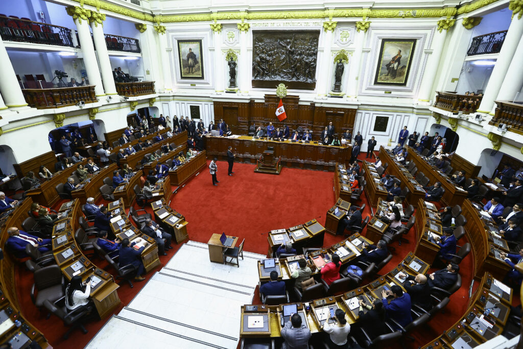 Perú se queda sin presidenta: Dina Boluarte fue sustituida y ya presentaron a su suplente