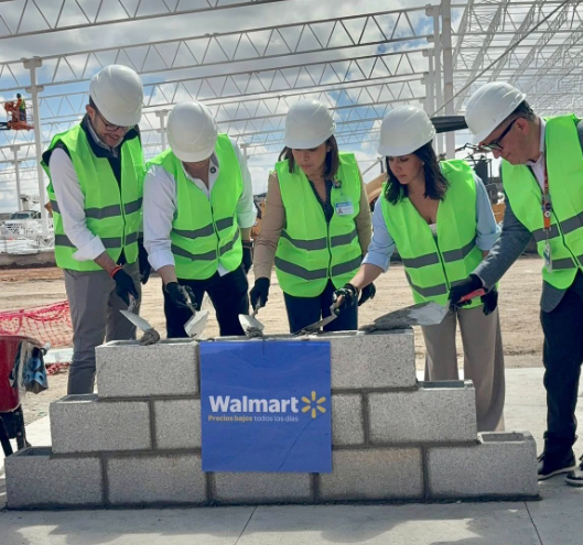 La colocación de la primera piedra del Walmart en Pachuca