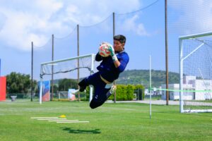 Desde niño, el arquero del Pachuca aprendió a defender con orgullo los colores blanquiazules.