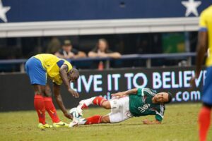 Luis Montes sufrió una fractura expuesta en 2014 que lo dejó fuera del Mundial de Brasil.
