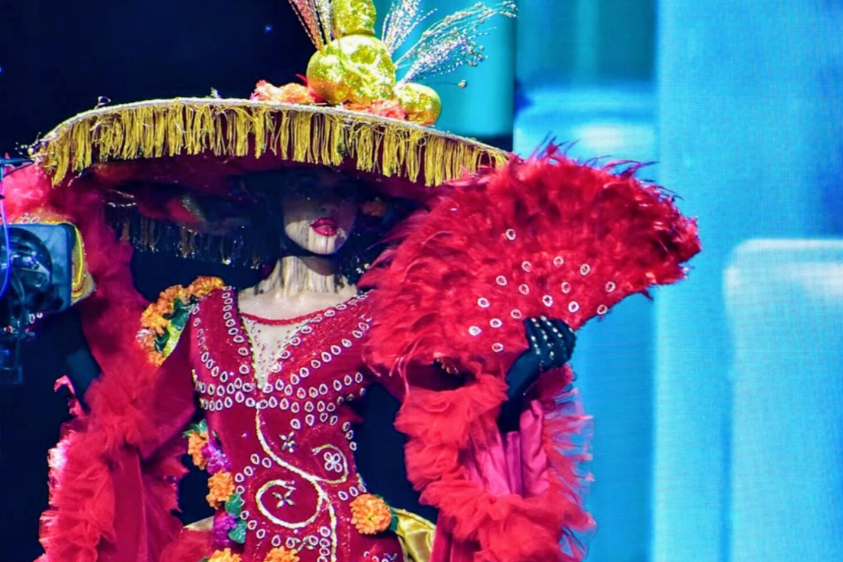 La mexicana Montserrat Villalva, quien compite en Miss Grand Internacional 2025, ha generado gran expectativa con su vestuario, llevando consigo los colores de México y Hidalgo.