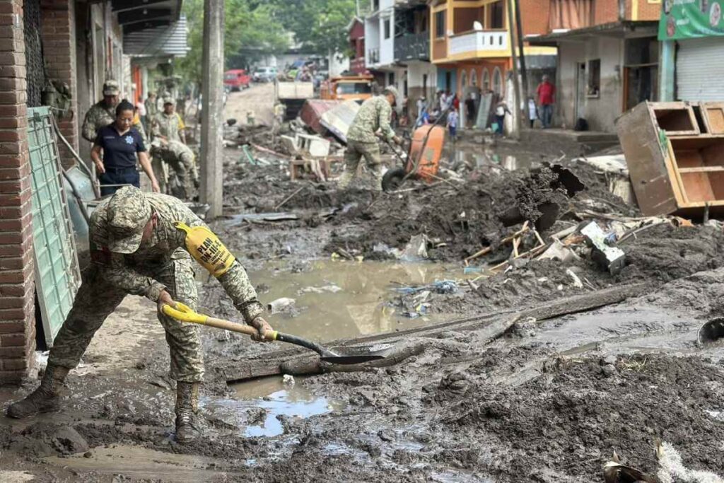 Se permitió construir viviendas en zonas de alto peligro, como barrancas, riberas de ríos o pendientes inestables