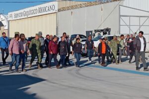 La presidenta recorrió el aeropuerto de Pachuca y se reunió con el gobernador Menchaca para coordinar la entrega de apoyos a los damnificados