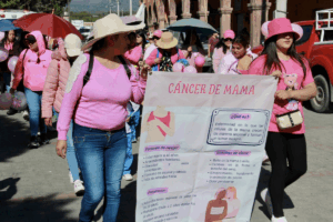 La actividad reunió a decenas de personas que participaron en un recorrido por las calles principales, reforzando el mensaje de prevención y autocuidado