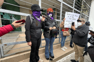 “Nos arrebataron a nuestros hijos y la justicia no responde”, señalaron mujeres durante la manifestación en los Juzgados Penales de Control, Juicio Oral y Ejecución de Pachuca