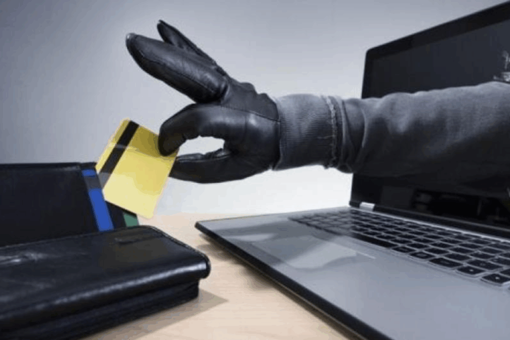 La modalidad de “transferencia retenida” busca engañar a las víctimas con mensajes falsos que aparentan ser de su banco y que las redirigen a páginas apócrifas para robarles dinero