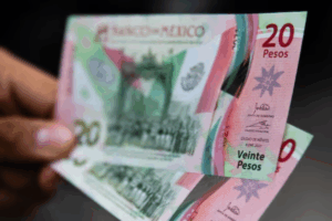 El billete de 20 pesos con la imagen de Benito Juárez dejó de distribuirse en octubre de 2025, y será retirado gradualmente de la circulación, sin embargo, el billete conmemorativo seguirá en circulación