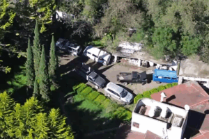 Tras ubicar con un dron la presunta unidad responsable, familiares del trabajador bloquearon la vía estatal que conecta con Tulancingo