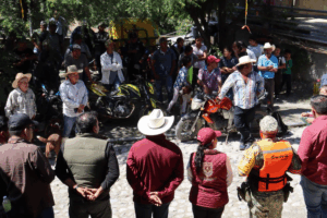 El gobierno estatal activó maquinaria agrícola y cuadrillas para rehabilitar caminos rurales y reactivar las cosechas afectadas por las lluvias en la región serrana