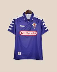 Fiorentina (1997-2000): la camiseta que vistió Gabriel Batistuta en su mejor época, considerada una de las más bellas del futbol italiano