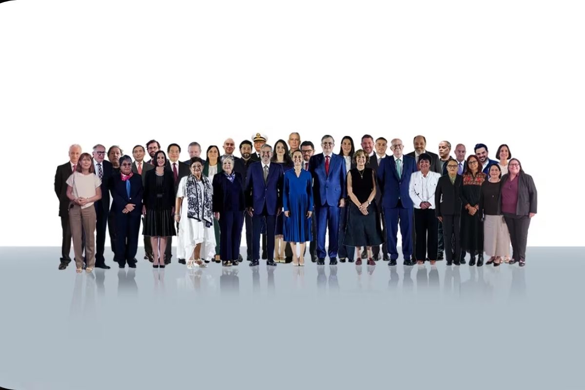 Claudia Sheinbaum y su equipo de secretarios, al frente del gobierno de México.