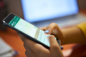 La propuesta busca establecer límites claros al uso de inteligencia artificial para proteger la dignidad de las personas en el ámbito digital