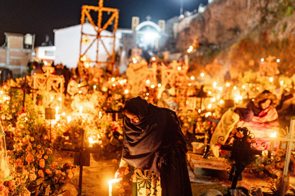 Los colores vivos y la abundancia de las ofrendas tradicionales cuentan historias