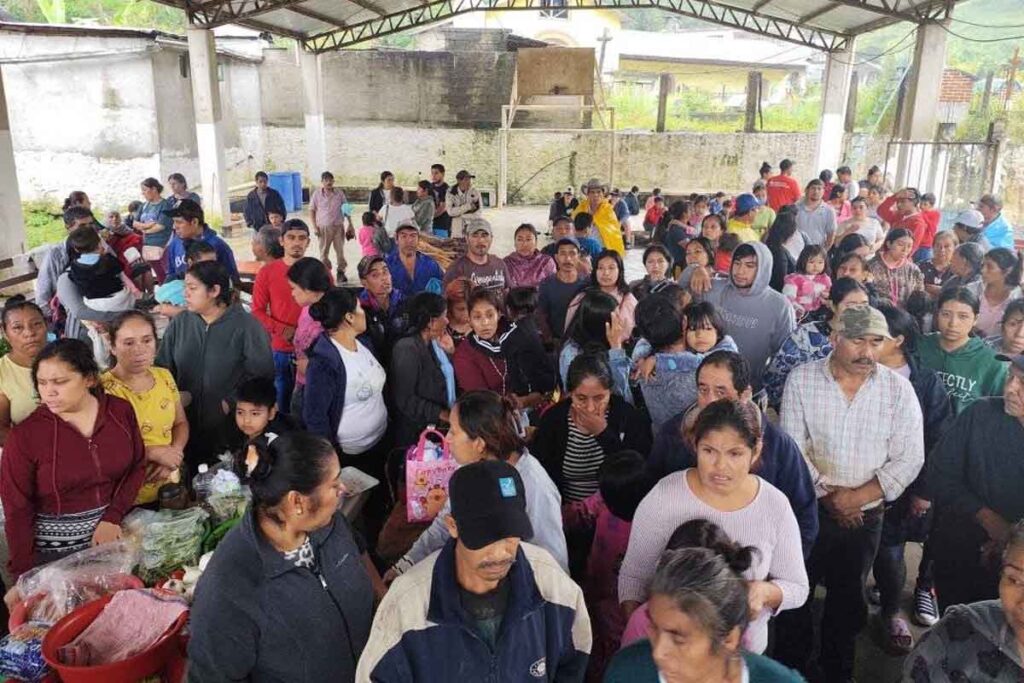 Los siguientes tres días la gente de Chapula siguió en la Galera, auxiliando a los rescatados