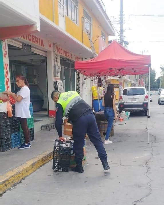 Operativo en Tizayuca para retirar botes y lonas en calles céntricas