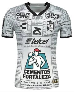 León (2022): el periódico en la camiseta que combinó historia del club y creatividad en el diseño