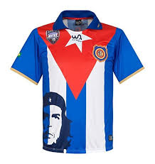 Madureira (2013): inspirado en la relación con Cuba y Che Guevara, un uniforme que llamó la atención mundial