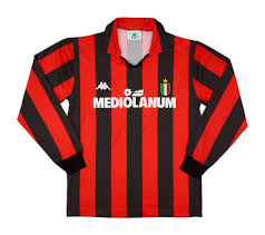 Milán (1989): elegante y sobria, la camiseta de Van Basten, Gullit y Maldini es un clásico del futbol europeo