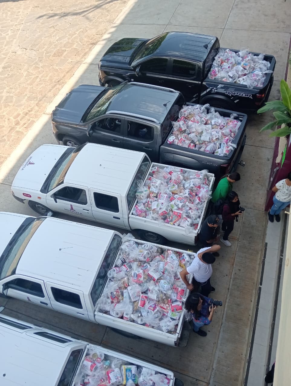 La cadena de solidaridad que se ha formado en la Huasteca hidalguense llegó hasta el municipio de Yahualica