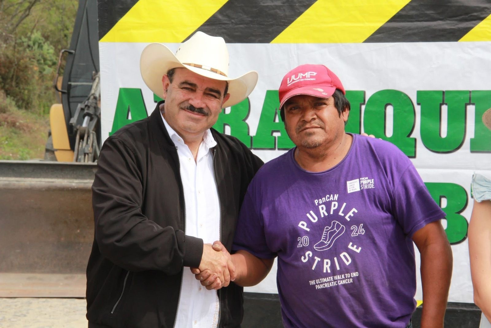 Con el propósito de mejorar la conectividad y elevar la calidad de vida de las familias de Chapantongo, se llevó a cabo el arranque oficial de la obra de pavimentación asfáltica en la avenida Los Manantiales