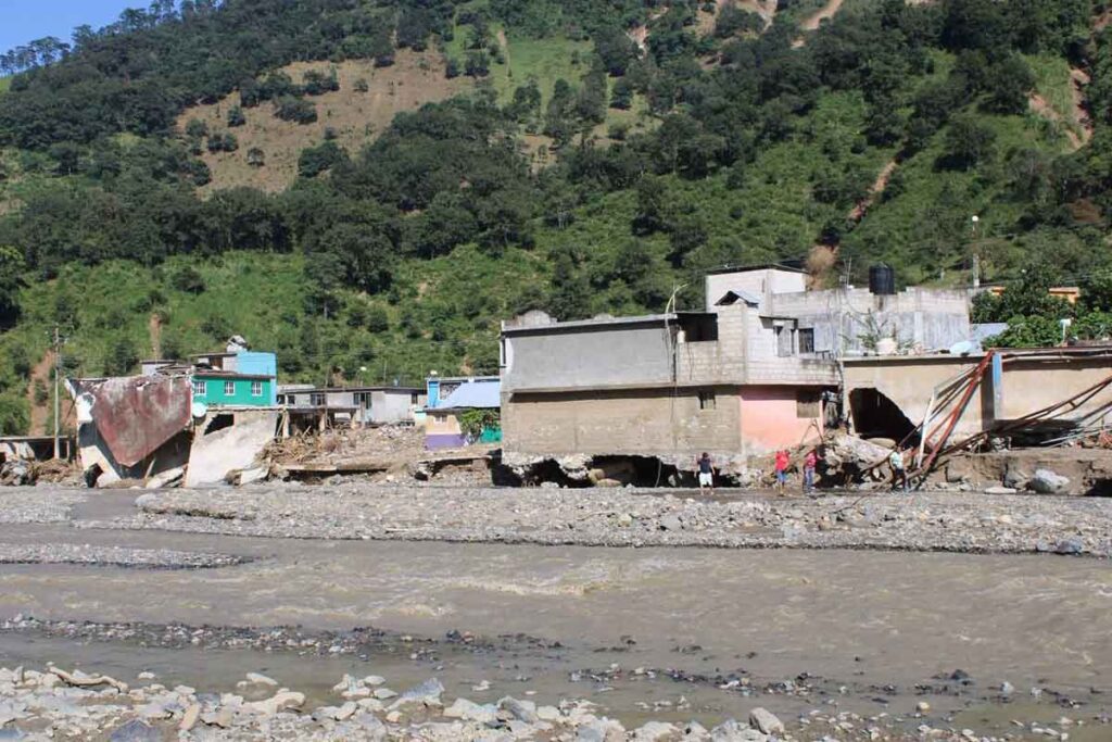 Las lluvias devastaron Chapula. El apoyo llegó desde el exterior, de los migrantes hidalguenses en EU