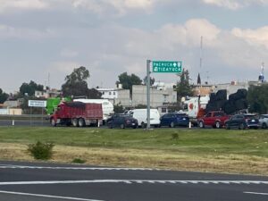 Tráfico pesado en la México-Pachuca por obras de mantenimiento en Tizayuca.