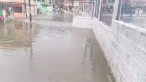 Calles y caminos de Zacualtipán permanecen bloqueados tras las lluvias.