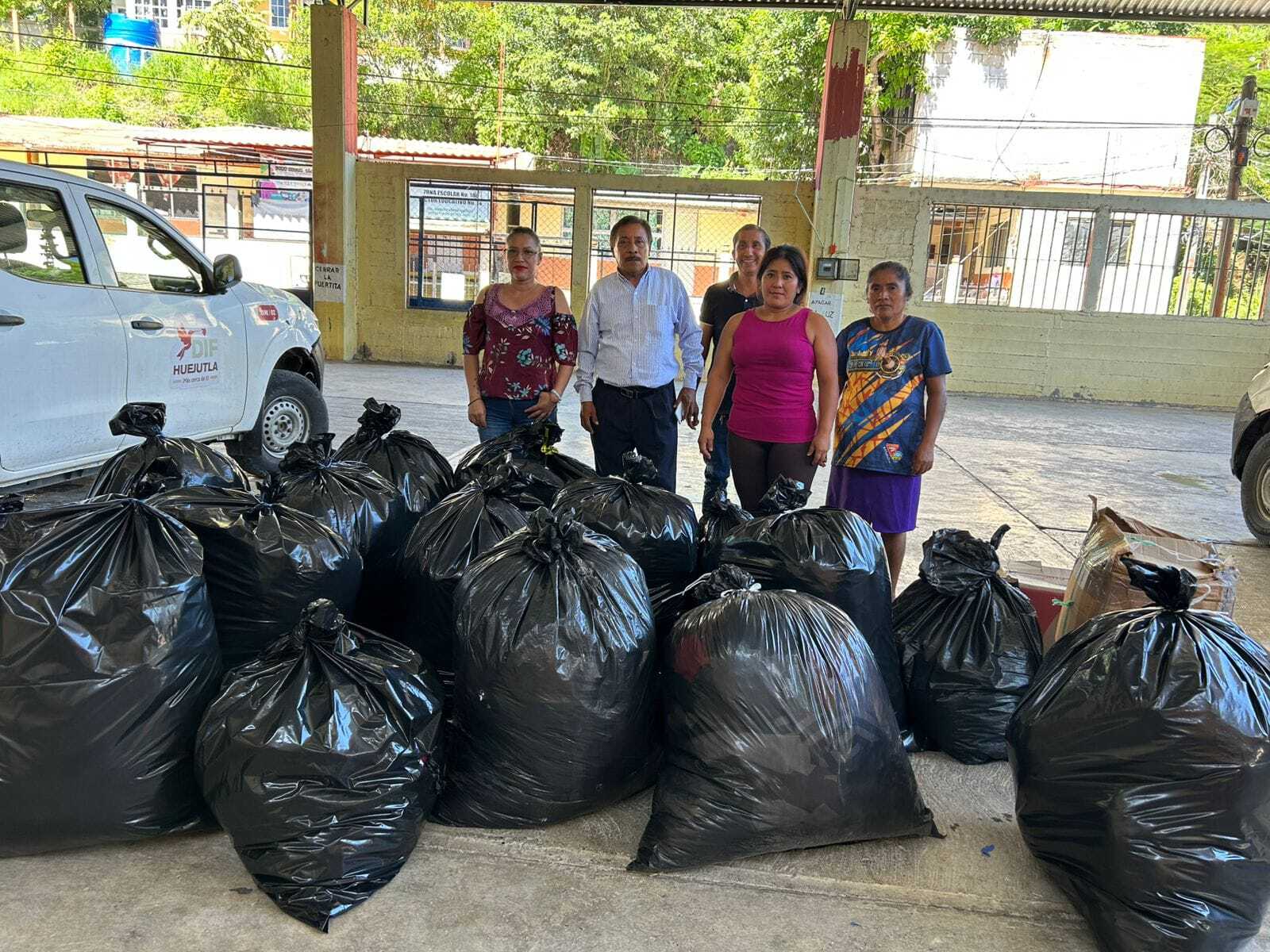 Los habitantes de Huejutla responden a la convocatoria de apoyo para las zonas más afectadas por los deslaves y lluvias