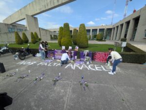 Con flores y veladoras, recordaron a Araceli Cuevas y denunciaron la revictimización institucional