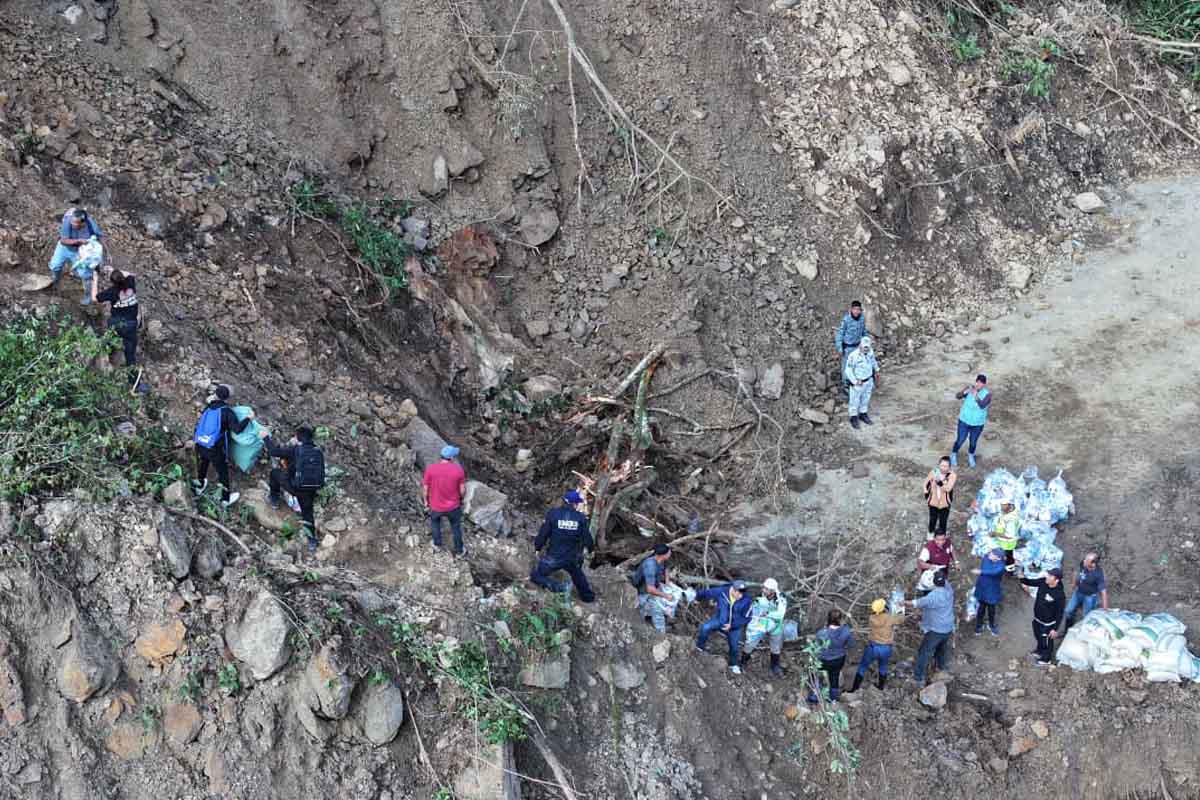 La entrega de despensas se hizo en las comunidades de Tenango de Doria y Huehuetla